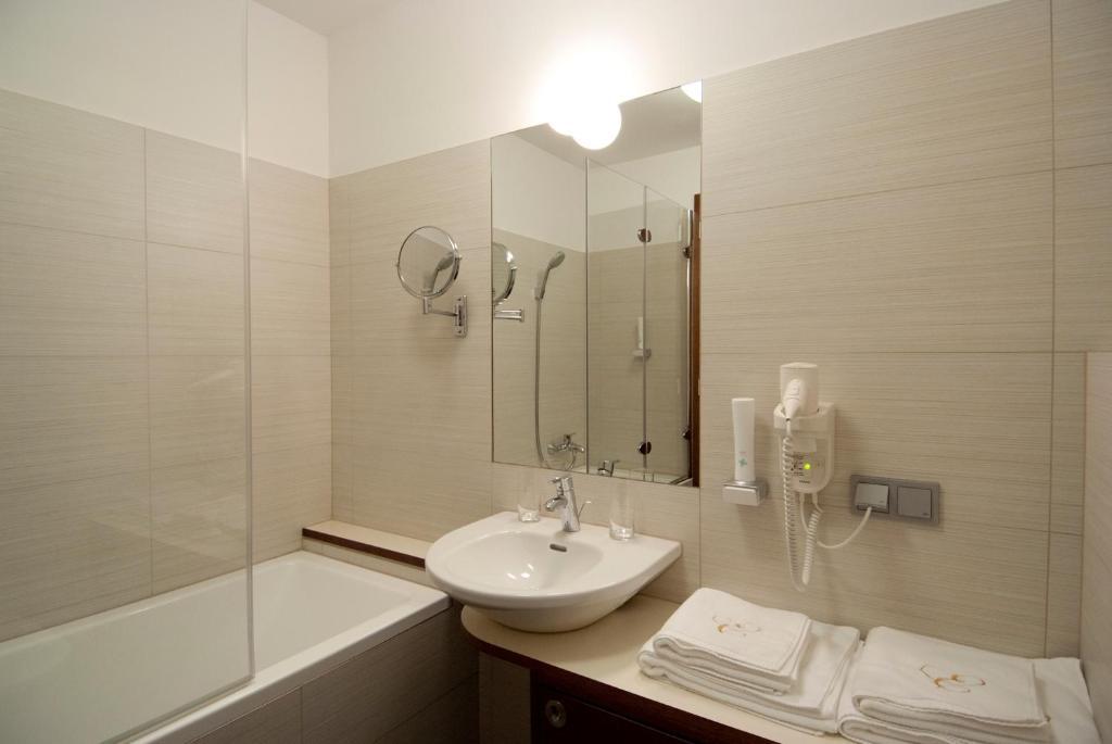 Erzsebet Nagy Szalloda Paks Room photo